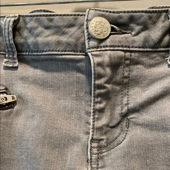 CAbi Gray Distressed Skinny Jeans Zipper Detail Size 4 - Picture 3 of 7